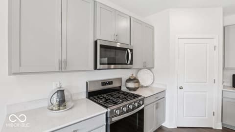 Photo of 222 Heritage Pass W, Greenfield, IN