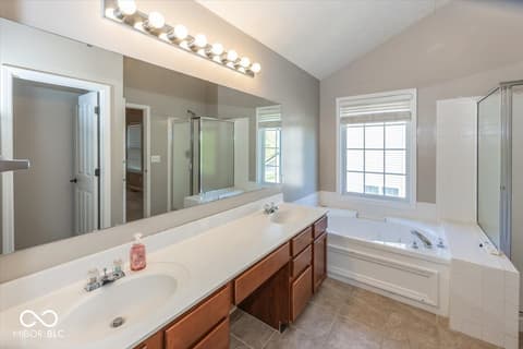 Primary bathroom at 1128 Red Dunes Run, Avon, IN