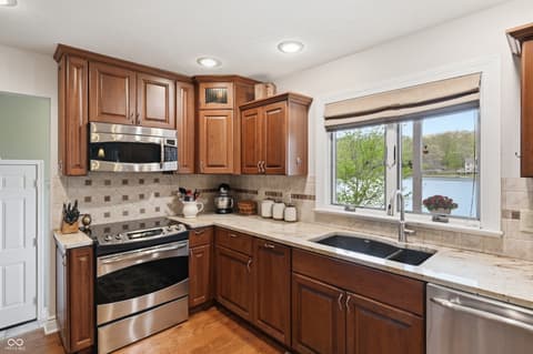 Photo of 3806 N Foxcliff Drive E, Martinsville, IN