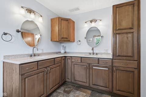 Photo of 3806 N Foxcliff Drive E, Martinsville, IN