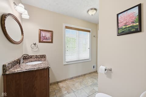 Photo of 3806 N Foxcliff Drive E, Martinsville, IN