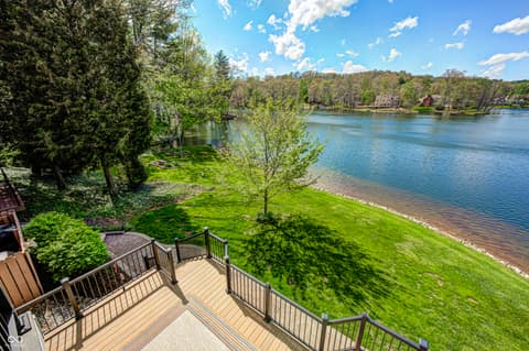 Photo of 3806 N Foxcliff Drive E, Martinsville, IN