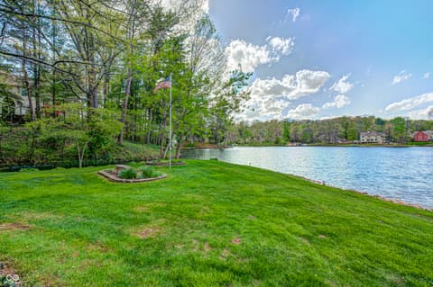 Photo of 3806 N Foxcliff Drive E, Martinsville, IN