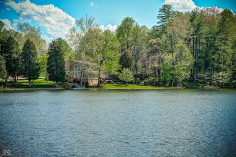 Photo of 3806 N Foxcliff Drive E, Martinsville, IN