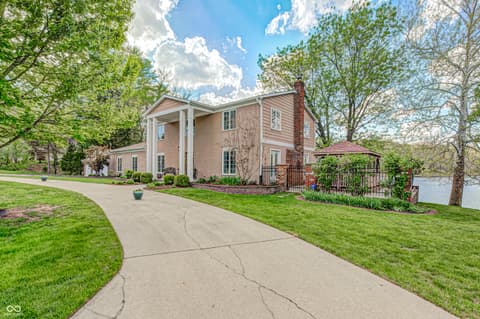 Photo of 3806 N Foxcliff Drive E, Martinsville, IN