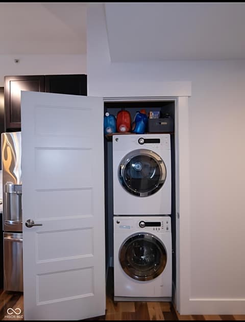 Laundry room at 825 N Delaware Street, Indianapolis, IN