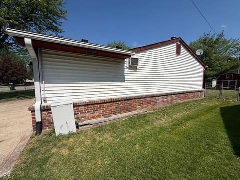 Side exterior at 829 Delbrook Drive, Whiteland, IN