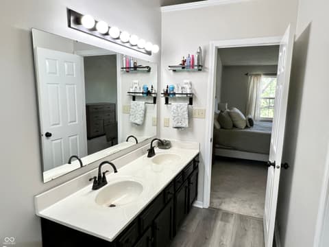 Primary bathroom at 330 Hollowview Drive, Noblesville, IN