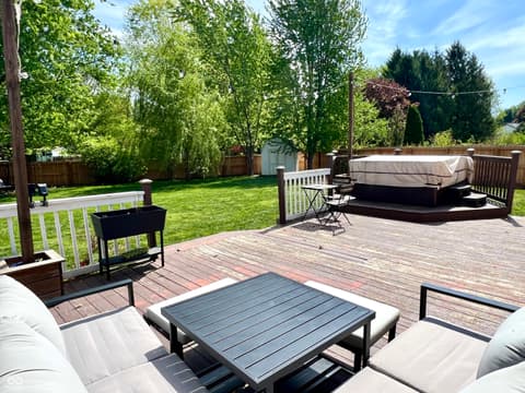 Outdoor living area at 330 Hollowview Drive, Noblesville, IN