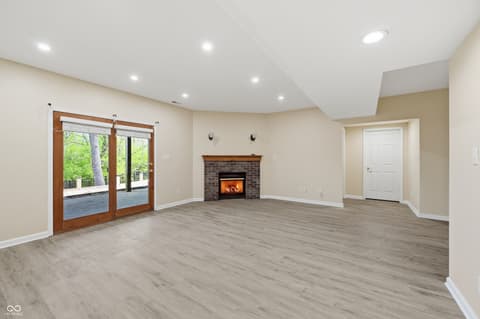 Family room at 4712 Auburn Ford, Greenwood, IN