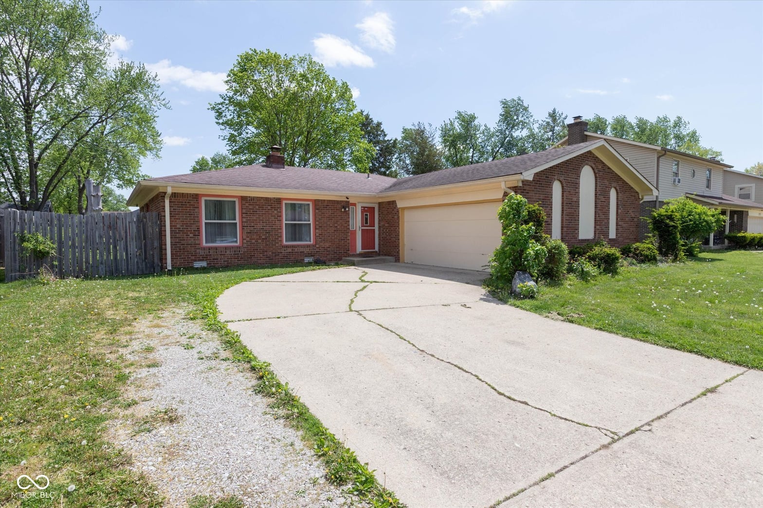 Photo of 709 Summitcrest Drive, Indianapolis, IN