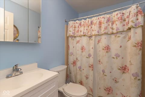 Photo of 709 Summitcrest Drive, Indianapolis, IN