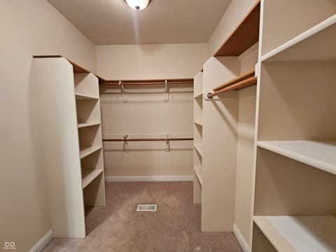 Walk In Closets — 2845 Bloomsbury N, Greenwood, IN