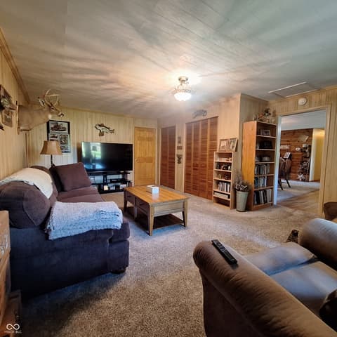 Family room at 5810 E County Road 1200 S, Cloverdale, IN