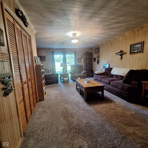 Family room at 5810 E County Road 1200 S, Cloverdale, IN