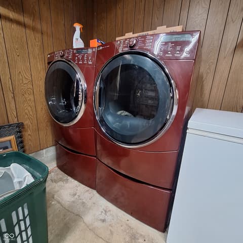 Laundry room at 5810 E County Road 1200 S, Cloverdale, IN