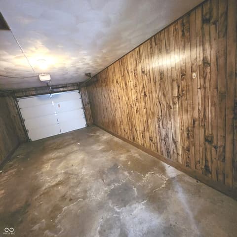 Garage at 1901 Alhambra Drive, Anderson, IN