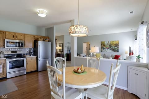 Photo of 823 Daybreak Drive, Avon, IN