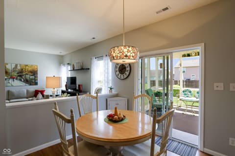 Photo of 823 Daybreak Drive, Avon, IN
