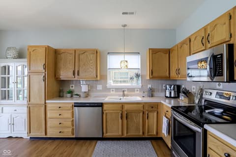 Photo of 823 Daybreak Drive, Avon, IN