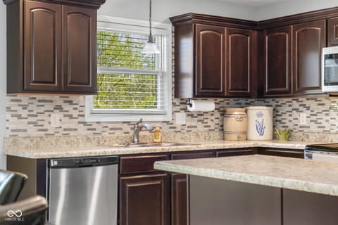 Photo of 11005 N County Road 425 E, Hope, IN