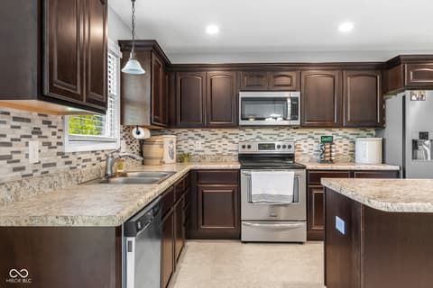 Photo of 11005 N County Road 425 E, Hope, IN