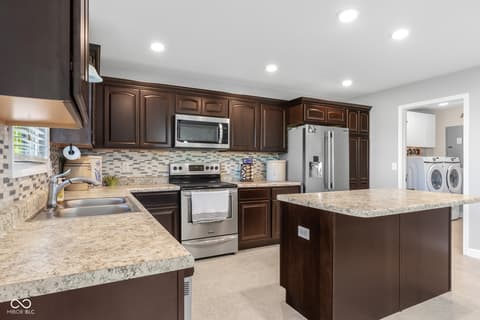 Photo of 11005 N County Road 425 E, Hope, IN
