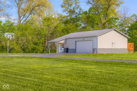 Photo of 11005 N County Road 425 E, Hope, IN