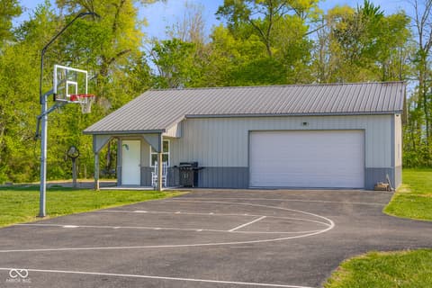 Photo of 11005 N County Road 425 E, Hope, IN
