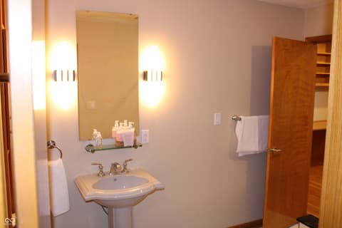 Photo of 7577 Ballinshire S, Indianapolis, IN