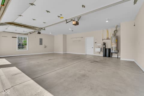 Garage at 5666 Augusta Woods Drive, Plainfield, IN