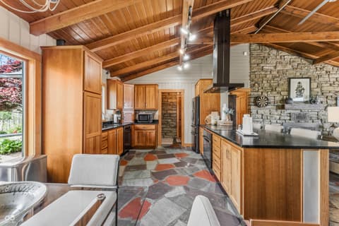 Photo of 488 Town Hill Road E, Nashville, IN
