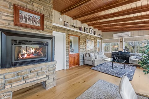 Photo of 488 Town Hill Road E, Nashville, IN
