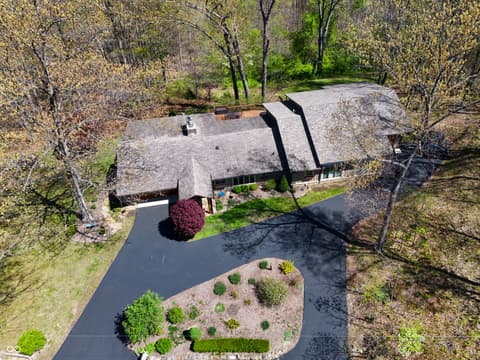 Photo of 488 Town Hill Road E, Nashville, IN
