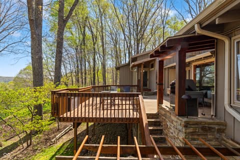 Photo of 488 Town Hill Road E, Nashville, IN