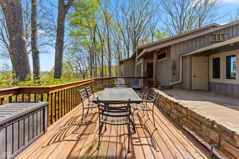 Photo of 488 Town Hill Road E, Nashville, IN