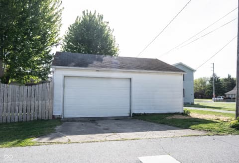 Garage at 306 S East Street, Pendleton, IN
