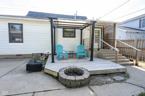 Outdoor living area at 306 S East Street, Pendleton, IN