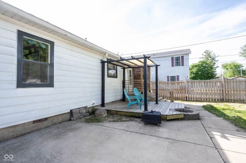 Outdoor living area at 306 S East Street, Pendleton, IN