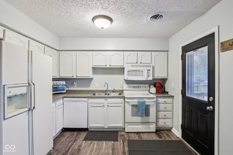 Kitchen at 1023 Avalon Lane, Chesterfield, IN