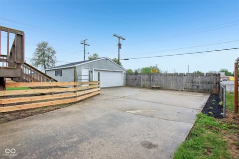 Garage at 1023 Avalon Lane, Chesterfield, IN