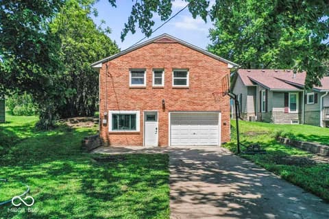 Garage at 219 W Taylor Street, Pendleton, IN