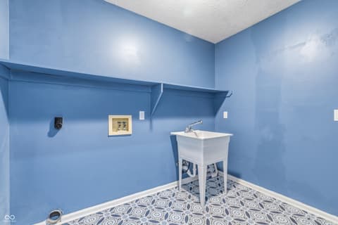 Laundry room at 12862 Clifford Circle, Carmel, IN