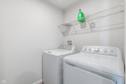 Laundry room at 327 Campus Lane, Greenwood, IN