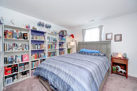 Photo of 1794 N Clearwater Drive, Greenfield, IN