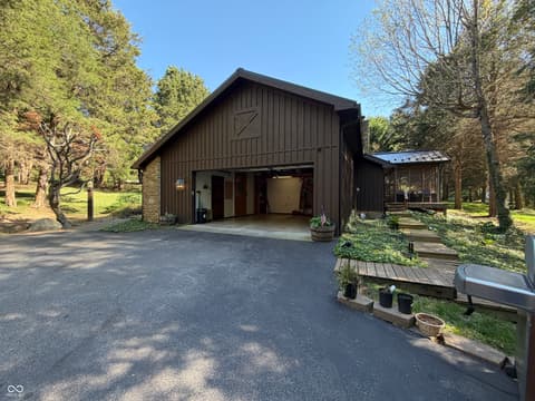 Garage at 12340 N Cedarwood Drive, Mooresville, IN