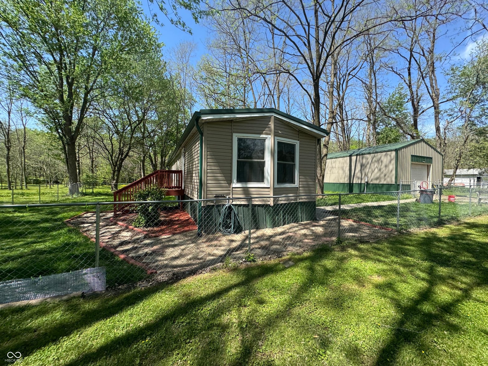 Side exterior at 6842 N Gray Road, Mooresville, IN
