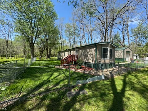 Side exterior at 6842 N Gray Road, Mooresville, IN