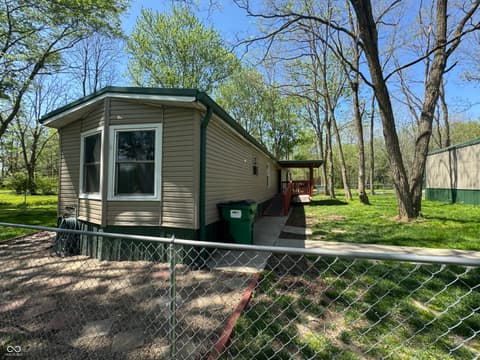 Side exterior at 6842 N Gray Road, Mooresville, IN