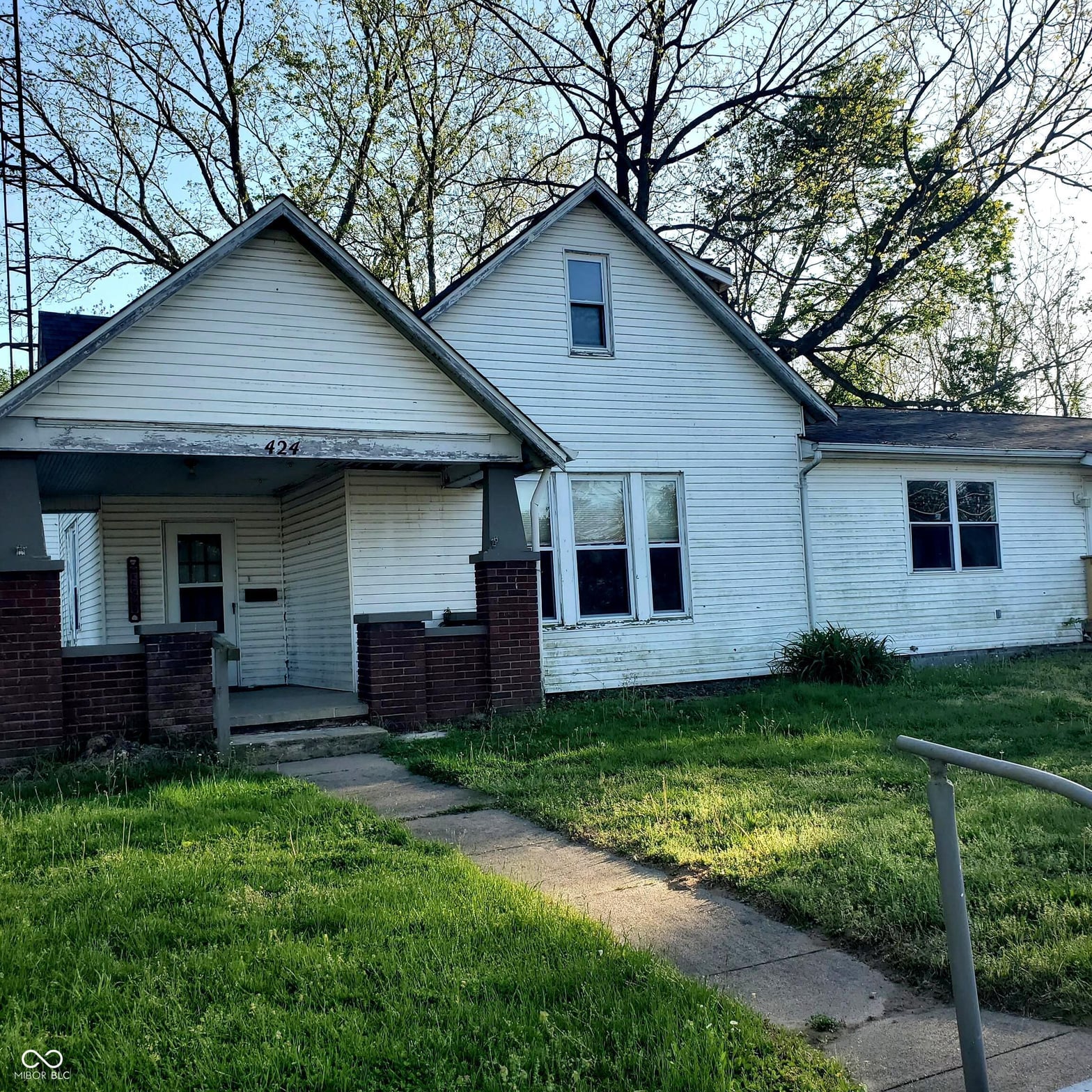 Front exterior at 424 E Commerce Street, Brownstown, IN